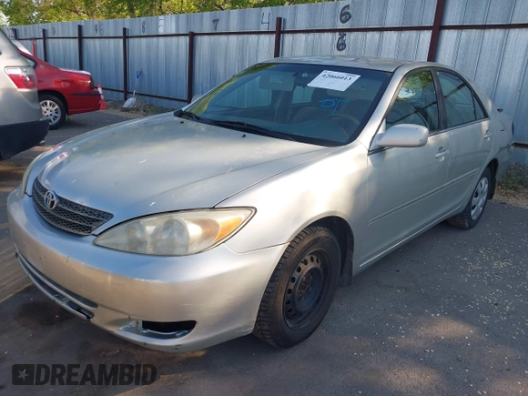 2004 Toyota Camry LE z VIN JTDBE32K040263783, wystawiony jako IAAI lot #42066013 z przebiegiem 204 531 mil mil oraz . Historia ofert i sprzedaży dostępna na DreamBid. Obrazek 18.
