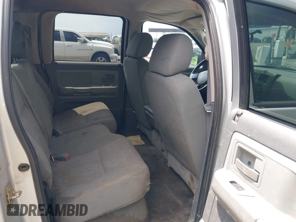 2007 Dodge Dakota SLT z VIN 1D7HE48K27S127788, wystawiony jako IAAI lot #42311626 z przebiegiem 357 130 mil mil oraz . Historia ofert i sprzedaży dostępna na DreamBid. Obrazek 8.