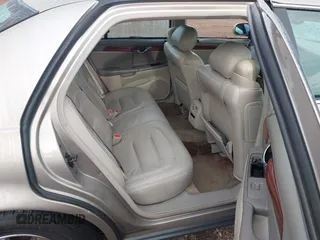 2003 Cadillac DeVille z VIN 1G6KD54Y33U168709, wystawiony jako IAAI lot #42197430 z przebiegiem 287 747 mil mil oraz . Historia ofert i sprzedaży dostępna na DreamBid. Obrazek 8.