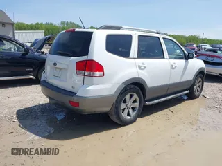 2009 Kia Borrego EX with VIN KNDJH741995016237, listed as a IAAI auction lot 42140573 with 161,269 mi miles. Bid and sale history available at carsss.com. Image 4.