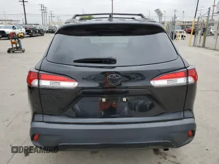 2022 Toyota Corolla Cross LE z VIN 7MUBAABG2NV007483, wystawiony jako Copart lot #55647665 z przebiegiem 43 699 mil mil oraz Szkody całkowita. Historia ofert i sprzedaży dostępna na DreamBid. Obrazek 6.
