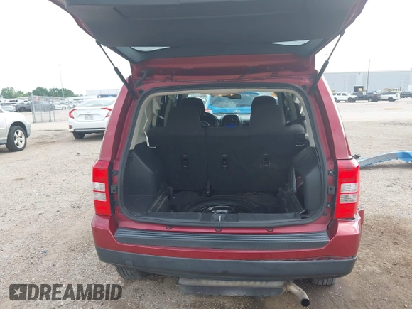 2016 Jeep Patriot Sport z VIN 1C4NJPBB4GD777312, wystawiony jako IAAI lot #41906384 z przebiegiem 154 751 mil mil oraz . Historia ofert i sprzedaży dostępna na DreamBid. Obrazek 17.