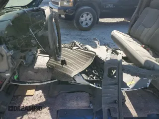2003 Chevrolet Silverado SS z VIN 2GCEK19N531325806, wystawiony jako Copart lot #72250174 z przebiegiem Nie podano mil oraz Nie do naprawy. Historia ofert i sprzedaży dostępna na DreamBid. Obrazek 7.