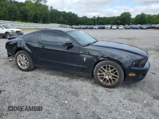 2013 Ford Mustang V6 z VIN 1ZVBP8AM1D5238157, wystawiony jako Copart lot #60427525 z przebiegiem 133 512 mil mil oraz Szkoda całkowita • Salvage title. Historia ofert i sprzedaży dostępna na DreamBid. Obrazek 4.