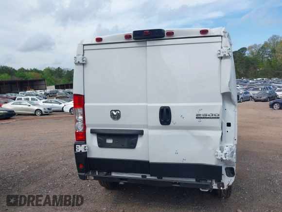 2025 Ram ProMaster Cargo Tradesman with VIN 3C6LRVVG2SE513404, listed as a IAAI auction lot 41948626 with 7,553 mi miles and . Bid and sale history available at carsss.com. Image 16.