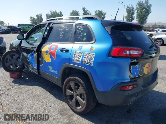 2017 Jeep Cherokee Latitude z VIN 1C4PJLCB7HW578728, wystawiony jako IAAI lot #42516593 z przebiegiem 135 757 mil mil oraz . Historia ofert i sprzedaży dostępna na DreamBid. Obrazek 3.