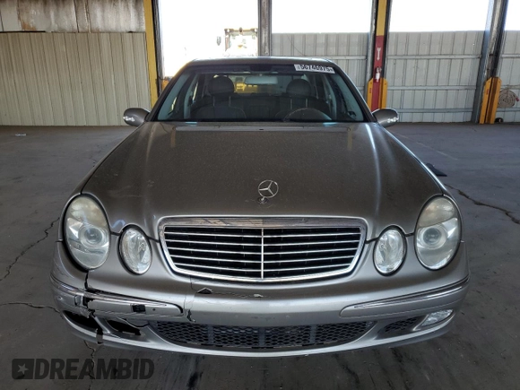 2004 Mercedes-Benz E 500 z VIN WDBUF70J34A492118, wystawiony jako Copart lot #56746975 z przebiegiem 109 871 mil mil oraz Szkoda całkowita • Salvage title. Historia ofert i sprzedaży dostępna na DreamBid. Obrazek 5.