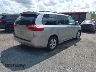 2018 Toyota Sienna LE Auto Access Seat with VIN 5TDKZ3DC5JS945951, listed as a IAAI auction lot 41689856 with 103,537 mi miles. Bid and sale history available at carsss.com. Image 4.