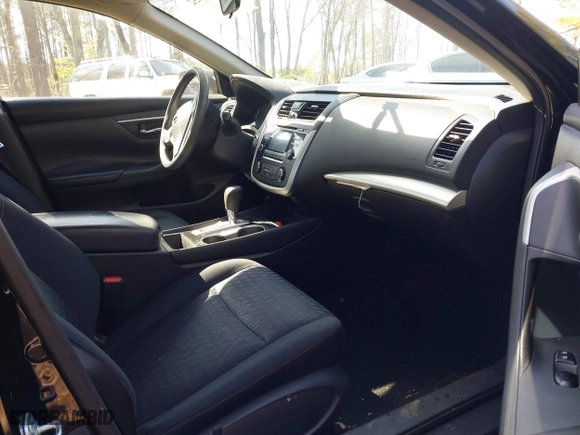 2017 Nissan Altima 2.5 SR with VIN 1N4AL3AP7HC236587, listed as a IAAI auction lot 41591452 with 101,429 mi miles. Bid and sale history available at carsss.com. Image 5.
