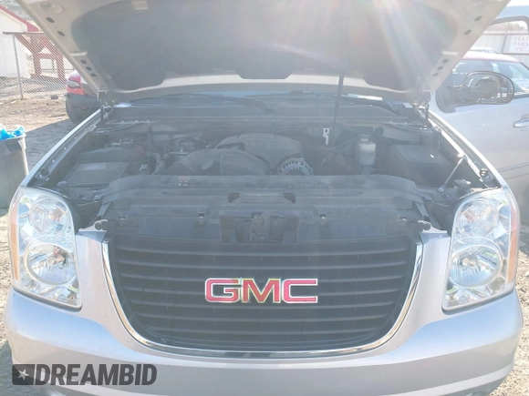2013 GMC Yukon SLT with VIN 1GKS1CE04DR180881, listed as a IAAI auction lot 41647032 with 187,228 mi miles. Bid and sale history available at carsss.com. Image 10.
