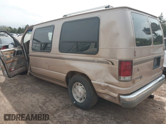 1996 Ford Econoline Cargo z VIN 1FDEE14H2THB68737, wystawiony jako IAAI lot #41919471 z przebiegiem Nie podano mil oraz . Historia ofert i sprzedaży dostępna na DreamBid. Obrazek 3.