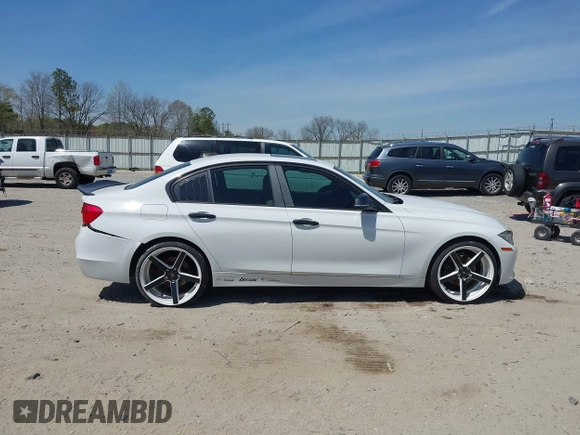 2014 BMW 3 Series 328i z VIN WBA3A5G52ENP33067, wystawiony jako IAAI lot #41907600 z przebiegiem 125 073 mil mil oraz . Historia ofert i sprzedaży dostępna na DreamBid. Obrazek 13.