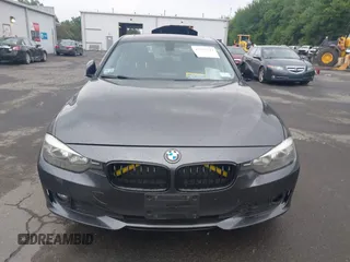 2015 BMW 3 Series 320i xDrive z VIN WBA3C3C56FK200968, wystawiony jako IAAI lot #42597719 z przebiegiem 160 922 mil mil oraz . Historia ofert i sprzedaży dostępna na DreamBid. Obrazek 12.