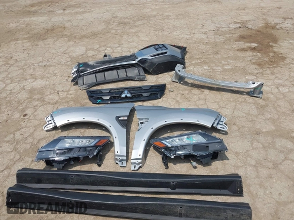 2024 Mitsubishi Outlander S z VIN JA4ARUAU6RU017646, wystawiony jako IAAI lot #42155361 z przebiegiem 1 044 mil mil oraz . Historia ofert i sprzedaży dostępna na DreamBid. Obrazek 12.