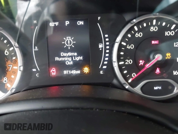 2018 Jeep Renegade Latitude with VIN ZACCJABB8JPJ35329, listed as a IAAI auction lot 41697510 with 97,149 mi miles. Bid and sale history available at carsss.com. Image 15.