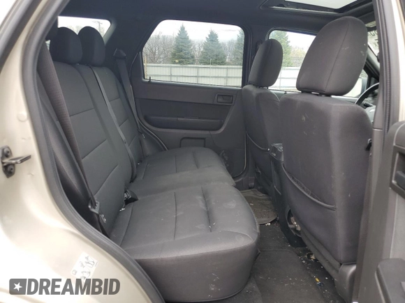 2011 Ford Escape XLT z VIN 1FMCU9D7XBKA96400, wystawiony jako Copart lot #53159585 z przebiegiem 119 962 mil mil oraz Czysty tytuł • Clean title. Historia ofert i sprzedaży dostępna na DreamBid. Obrazek 10.