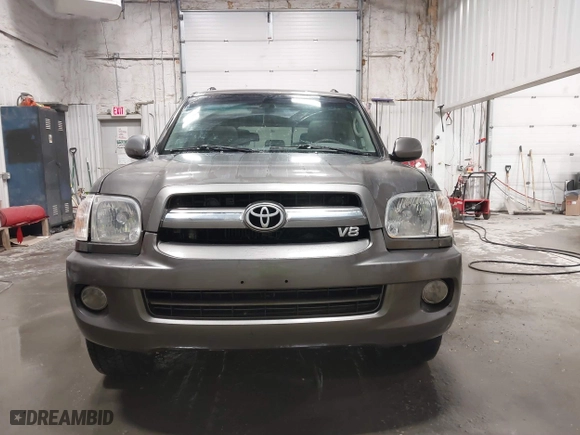 2006 Toyota Sequoia Limited with VIN 5TDBT48A06S275409, listed as a IAAI auction lot 41766094 with 149,718 mi miles. Bid and sale history available at carsss.com. Image 12.