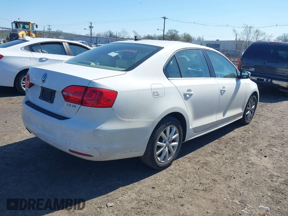 2013 Volkswagen Jetta Sedan SE with VIN 3VWDP7AJ6DM200247, listed as a IAAI auction lot 41989516 with 205,482 mi miles. Bid and sale history available at carsss.com. Image 4.