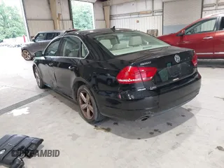 2013 Volkswagen Passat SE с VIN 1VWBH7A35DC134295, выставлен на аукционе IAAI как лот 42358750 с пробегом 144 732 миль миль и . История ставок и продаж доступна на DreamBid. Изображение 3.