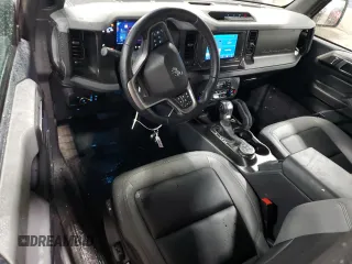2023 Ford Bronco z VIN 1FMDE5AH9PLB83620, wystawiony jako Copart lot #60644035 z przebiegiem 6 700 mil mil oraz Szkoda całkowita • Salvage title. Historia ofert i sprzedaży dostępna na DreamBid. Obrazek 8.