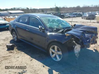 2013 Volkswagen Passat SE w/Sunroof & Nav with VIN 1VWBP7A35DC113692, listed as a IAAI auction lot 41720111 with 143,624 mi miles. Bid and sale history available at carsss.com. Image 1.