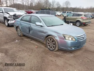 2005 Toyota Avalon XL with VIN 4T1BK36B35U052814, listed as a IAAI auction lot 41459680 with 220,171 mi miles and . Bid and sale history available at carsss.com. Image 1.