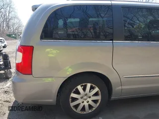 2016 Chrysler Town & Country Touring with VIN 2C4RC1BGXGR149949, listed as a IAAI auction lot 42074695 with 52,644 mi miles. Bid and sale history available at carsss.com. Image 12.