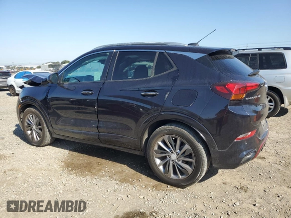 2020 Buick Encore GX Select z VIN KL4MMDSL2LB092302, wystawiony jako Copart lot #52557685 z przebiegiem 40 632 mil mil oraz Szkoda całkowita • Salvage title. Historia ofert i sprzedaży dostępna na DreamBid. Obrazek 2.