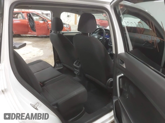 2022 Volkswagen Tiguan S with VIN 3VV0B7AX1NM066089, listed as a IAAI auction lot 41686335 with 64,115 mi miles. Bid and sale history available at carsss.com. Image 8.