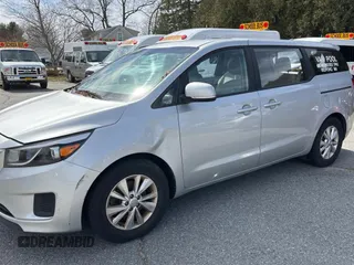 2018 Kia Sedona L with VIN KNDMA5C16J6403396, listed as a Copart auction lot 49833825 with 129,727 mi miles and Clean Title. Bid and sale history available at carsss.com. Image 2.