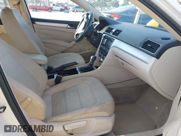 2012 Volkswagen Passat SE с VIN 1VWBP7A31CC085002, выставлен на аукционе IAAI как лот 42318915 с пробегом Не указан миль и . История ставок и продаж доступна на DreamBid. Изображение 5.