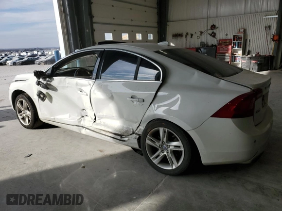 2015 Volvo S60 T5 Platinum with VIN YV1612TM8F2352980, listed as a Copart auction lot 82701654 with 0 mi miles and Salvage Title. Bid and sale history available at carsss.com. Image 2.