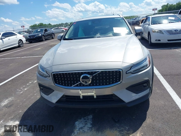 2025 Volvo V60 Plus z VIN YV4L12WK3S2148033, wystawiony jako IAAI lot #42389242 z przebiegiem 1 471 mil mil oraz . Historia ofert i sprzedaży dostępna na DreamBid. Obrazek 12.
