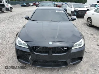 2016 BMW M5 z VIN WBSFV9C56GD595441, wystawiony jako Copart lot #59880955 z przebiegiem 109 018 mil mil oraz Szkoda całkowita • Salvage title. Historia ofert i sprzedaży dostępna na DreamBid. Obrazek 5.
