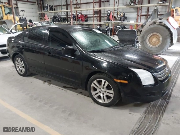 2007 Ford Fusion SE with VIN 3FAHP07Z97R275689, listed as a IAAI auction lot 42040917 with 183,886 mi miles. Bid and sale history available at carsss.com. Image 1.