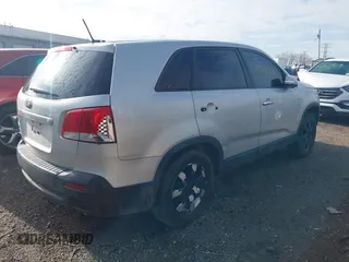 2013 Kia Sorento LX with VIN 5XYKTCA61DG405806, listed as a IAAI auction lot 41966976 with 129,942 mi miles and . Bid and sale history available at DreamBid. Image 4.