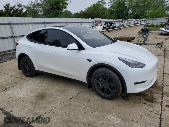2024 Tesla Model Y Long Range with VIN 7SAYGDEE2RA329081, listed as a Copart auction lot 57254265 with 2,325 mi miles and Salvage title. Bid and sale history available at DreamBid. Image 4.