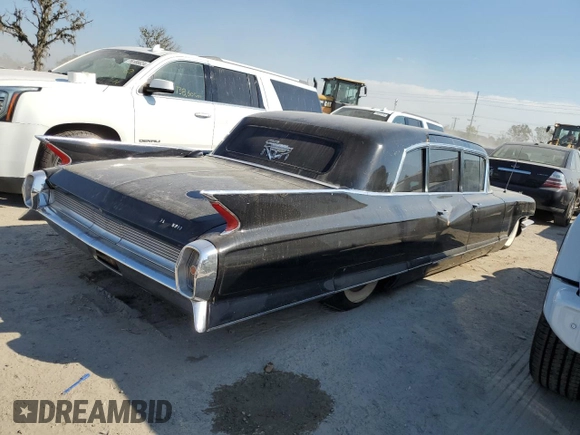 1962 Cadillac Fleetwood z VIN 62R115955, wystawiony jako Copart lot #74818464 z przebiegiem Nie podano mil oraz Szkoda całkowita • Salvage title. Historia ofert i sprzedaży dostępna na DreamBid. Obrazek 3.