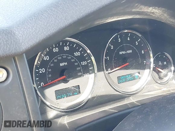 2006 Jeep Commander Limited с VIN 1J8HG58266C170185, выставлен на аукционе IAAI как лот 42549553 с пробегом 143 574 миль миль и . История ставок и продаж доступна на DreamBid. Изображение 7.