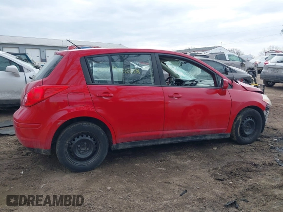 2011 Nissan Versa S z VIN 3N1BC1CP0BL494240, wystawiony jako IAAI lot #41703008 z przebiegiem 182 284 mil mil oraz . Historia ofert i sprzedaży dostępna na DreamBid. Obrazek 14.
