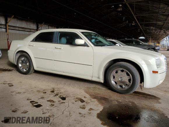 2005 Chrysler 300 with VIN 2C3JA53G05H679296, listed as a Copart auction lot 45118205 with 86,649 mi miles and Salvage Title. Bid and sale history available at carsss.com. Image 4.