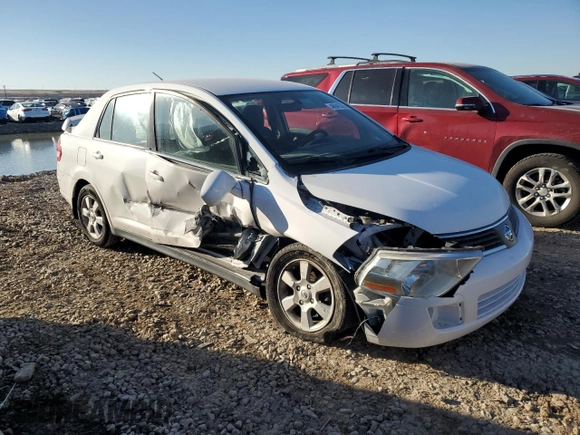 2007 Nissan Versa 1.8 SL with VIN 3N1BC11E57L414097, listed as a Copart auction lot 46945525 with 81,788 mi miles and Salvage Title. Bid and sale history available at carsss.com. Image 4.
