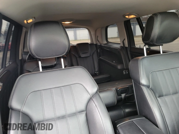 2015 Mercedes-Benz GL-Class GL 450 with VIN 4JGDF6EE2FA517080, listed as a IAAI auction lot 41640032 with 136,625 mi miles. Bid and sale history available at carsss.com. Image 7.