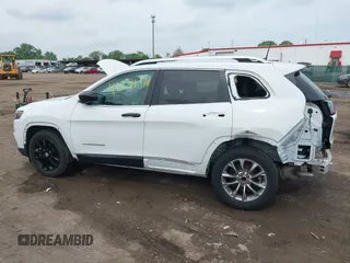 2019 Jeep Cherokee Latitude Plus z VIN 1C4PJLLX8KD160404, wystawiony jako IAAI lot #42281376 z przebiegiem 20 566 mil mil oraz . Historia ofert i sprzedaży dostępna na DreamBid. Obrazek 15.