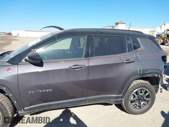 2024 Jeep Compass Trailhawk with VIN 3C4NJDDN4RT135384, listed as a IAAI auction lot 41251948 with 6,981 mi miles and . Bid and sale history available at DreamBid. Image 15.
