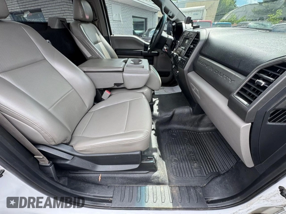 2017 Ford F-250 XL with VIN 1FTBF2A61HED40164, listed as a Copart auction lot 59527925 with 163,114 mi miles and Clean title. Bid and sale history available at DreamBid. Image 5.