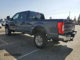 2019 Ford F-250 XL with VIN 1FT7W2BT2KEE58404, listed as a Copart auction lot 59939215 with 118,337 mi miles and Salvage title. Bid and sale history available at DreamBid. Image 2.
