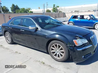 2012 Chrysler 300 Limited z VIN 2C3CCACG8CH227086, wystawiony jako IAAI lot #42315693 z przebiegiem 161 783 mil mil oraz . Historia ofert i sprzedaży dostępna na DreamBid. Obrazek 1.