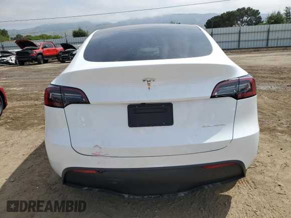 2023 Tesla Model Y Long Range z VIN 7SAYGDEE3PF815088, wystawiony jako Copart lot #54849895 z przebiegiem 19 637 mil mil oraz Szkoda całkowita • Salvage title. Historia ofert i sprzedaży dostępna na DreamBid. Obrazek 6.