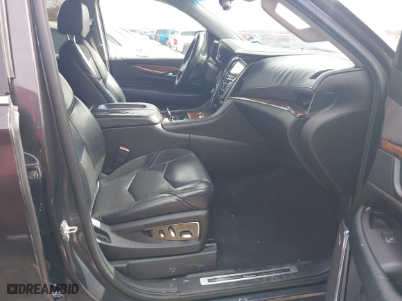 2015 Cadillac Escalade Luxury with VIN 1GYS3MKJ6FR643190, listed as a IAAI auction lot 41689594 with 134,682 mi miles. Bid and sale history available at carsss.com. Image 5.